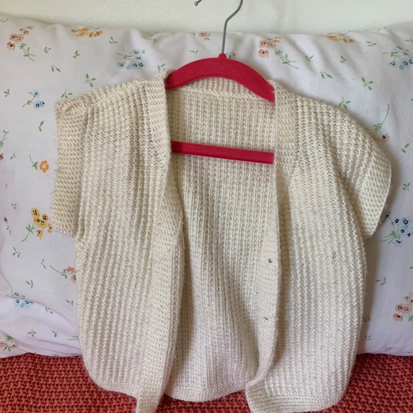 Girls hand knit cream vest with smiley buttons fits sizes 4-7 - Picture 4 of 7